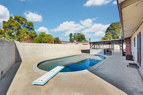 8569 Woodford Way, Riverside CA  92504-2900 exterior