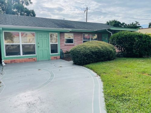 602 New Hampshire Ave, Tavares, FL 32778-2613