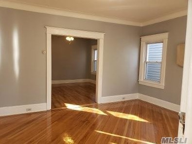 101-21 94th St, Jamaica, NY 11416-1716
