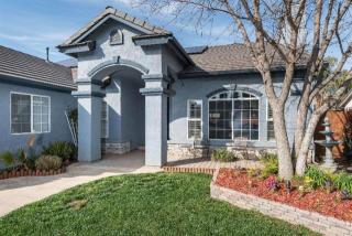 2872 Ryan Ln, Fresno, CA 93720-4494