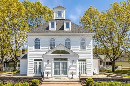 1 On The Grn, Windsor CT  06095-4719 exterior