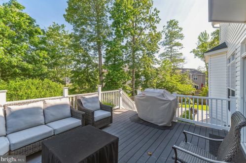 15575 Kelley Farm Ct, Woodbridge VA  22193-5784 exterior