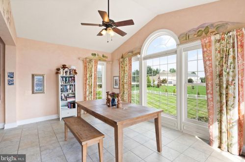 20906 Mcintosh Pl, Leesburg VA  20175-6372 exterior