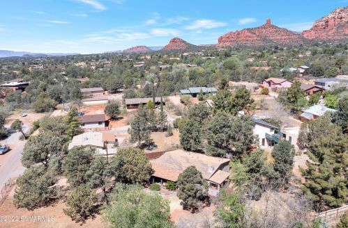 2060 Grasshopper Ln, Sedona AZ 86336-4556 exterior
