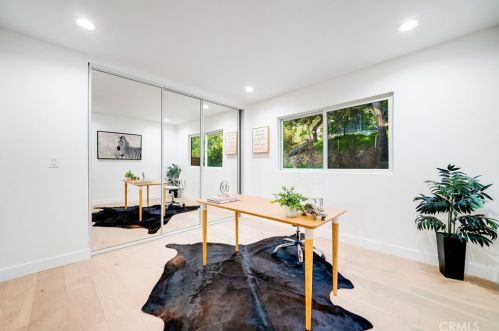 3811 Karen Lynn Dr, Glendale CA  91206-1219 exterior