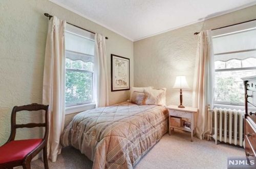 206 Melrose Pl, Ridgewood NJ  07450-4122 exterior