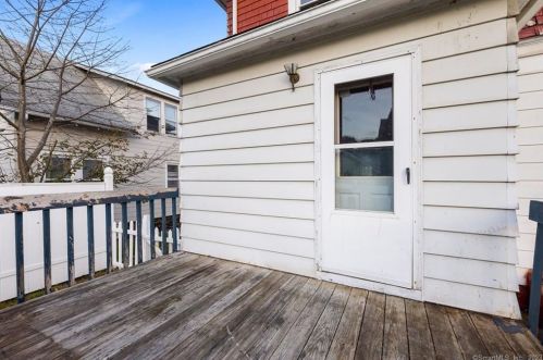 15 Kinney Ave, Norwich CT  06360-6209 exterior