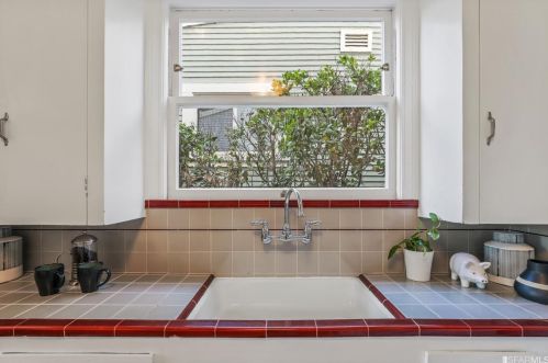 3061 Dakota St, Oakland CA 94602-3801 exterior