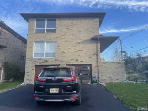 75 Edsall Blvd, Palisades Park NJ  07650-1355 exterior