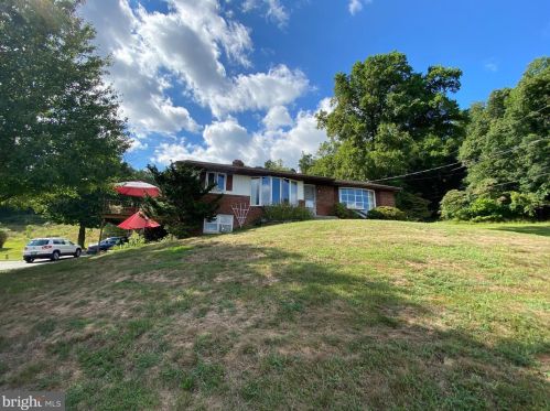 554 Kulps Rd, Dale, PA 19504-8835