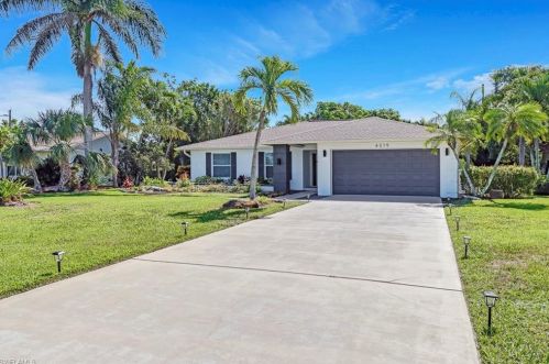 4519 Lakewood Blvd, Naples, FL 34112-5206
