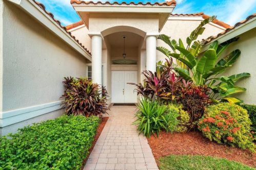 6741 Garde Rd, Boynton Beach, FL 33472-7315