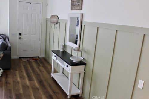 28040 Brookside Ct, Santa Clarita, CA 91384-2592