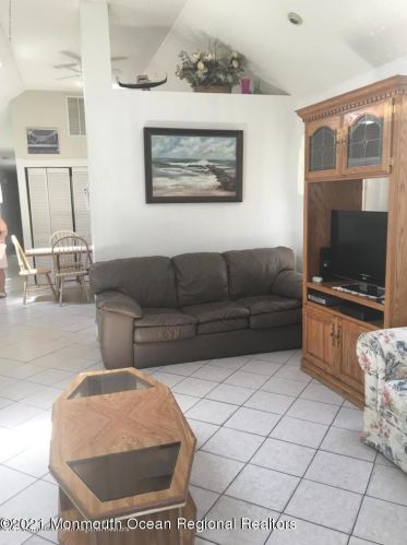 17 Danby Pl, Point Pleasant Beach, NJ 08742-5621