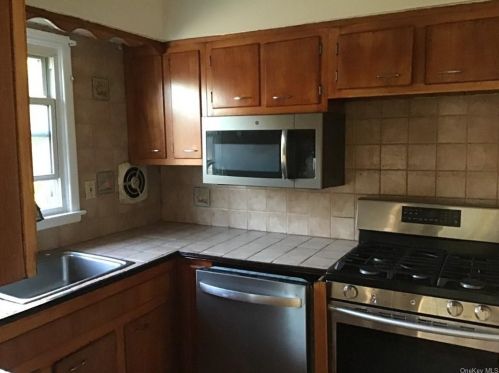 323 Hussey Rd, Mount Vernon NY  10552-2303 exterior