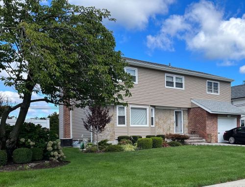 106 Wayne St, Muttontown, NY 11753-1621