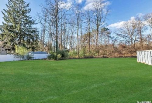 594 Canal Rd, Mount Sinai NY  11766-3307 exterior