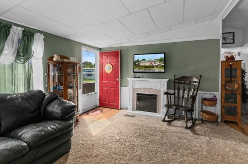 1525 Pleasant St, Tavares FL  32778-4001 exterior