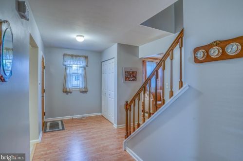 42 Saratoga Dr, New Castle DE  19720-4232 exterior