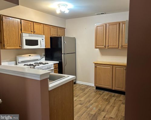 1422 Tristram Cir, West Deptford NJ  08051-2265 exterior