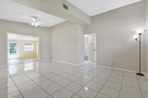 5827 10th St, Saint Petersburg, FL 33703-1103