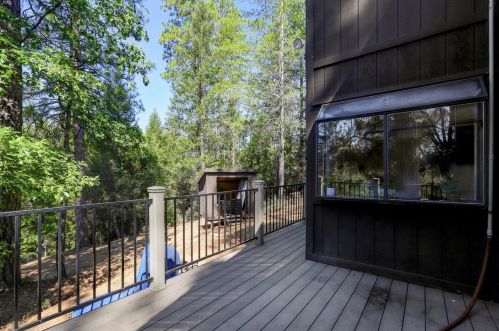 16463 Pine Knoll Rd, Grass Valley CA  95945-8433 exterior