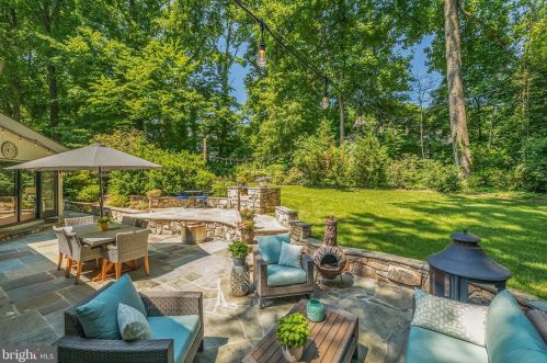 2024 Peppermint Ct, Herndon, VA 20191-1324