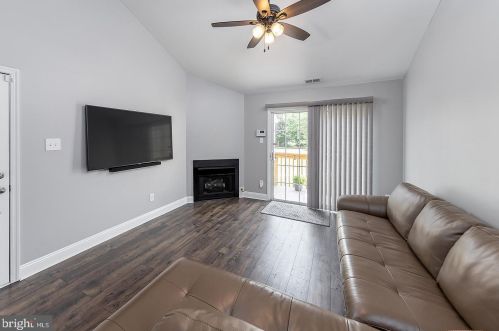 1297 Tristram Cir, West Deptford, NJ 08051-2252
