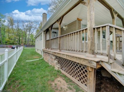 80 Star St, Iselin NJ  08830-1860 exterior