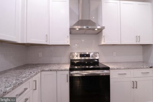 7816 Glenister Dr, Springfield VA  22152-2006 exterior