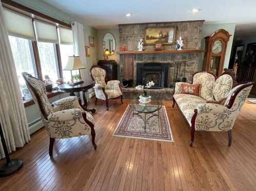 128 Pound Rd, Cumberland RI  02864-2706 exterior