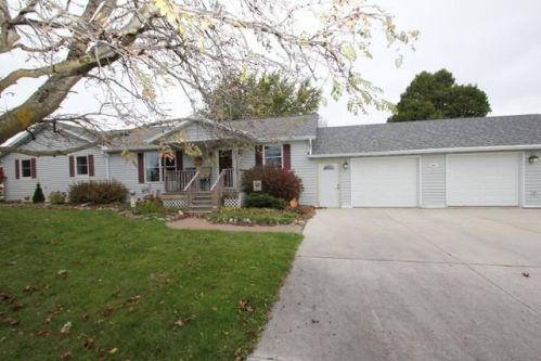 504 Court St, Chilton, WI 53014-1118