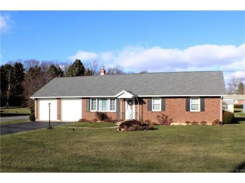 7677 Kernsville Rd, Orefield, PA 18069-3111
