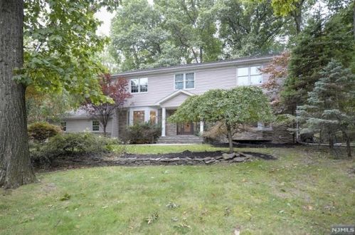 604 High Mountain Rd, Franklin Lakes, NJ 07417-2913