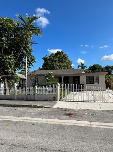 932 32nd St, Hialeah, FL 33012-5040