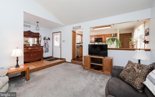 6 Pendleton Dr, Berlin Boro NJ  08009-9672 exterior