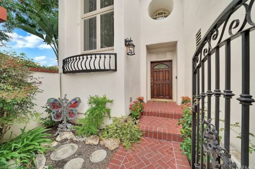5701 Lunada Ln, Long Beach, CA 90814-3220