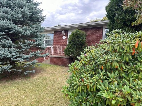 1828 Raymond Ave, Latrobe, PA 15650-3042