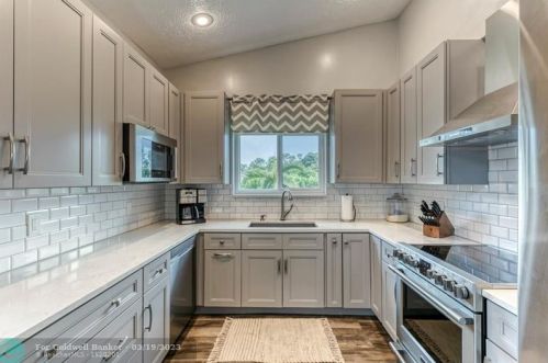 2399 Floresta Dr, Fort Pierce FL  34984-5218 exterior