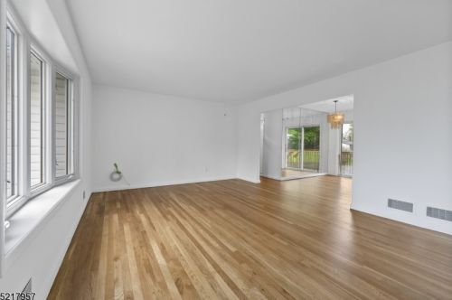 46 Daka Ct, Bloomfield NJ  07003-4042 exterior