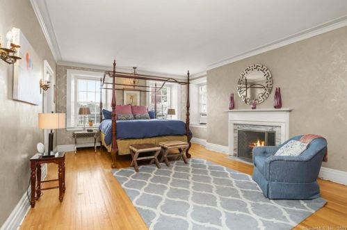 124 Old Battery Rd, Bridgeport CT  06605-3616 exterior