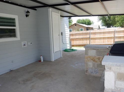 2900 Thannisch Ave, Fort Worth TX  76105-4721 exterior