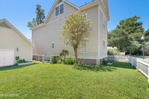 37 Brisbane Dr, Beaufort SC  29902-5718 exterior