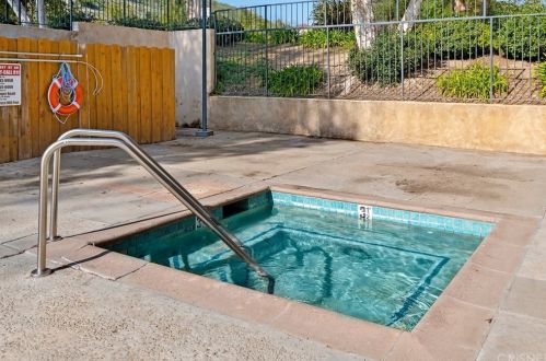 2776 Erringer Rd, Simi Valley CA  93065-1158 exterior