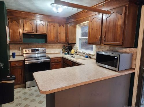 67 Old Windham Rd, South Windham CT  06266-1135 exterior