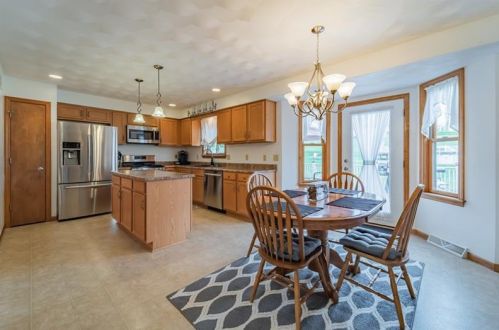 75 Lee Ann Ct, Pittsburgh, PA 15239-1256