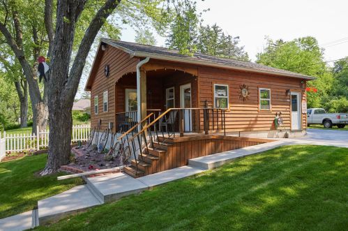 5375 Quaas Dr, West Bend WI  53095-8719 exterior