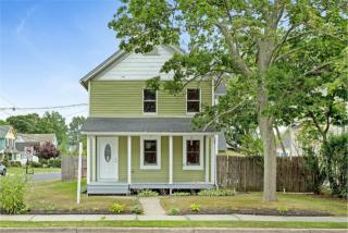 135 Maple Ave, Canaan Lake, NY 11772-2851