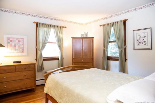 16 Visconti St, Norwalk CT  06851-4033 exterior