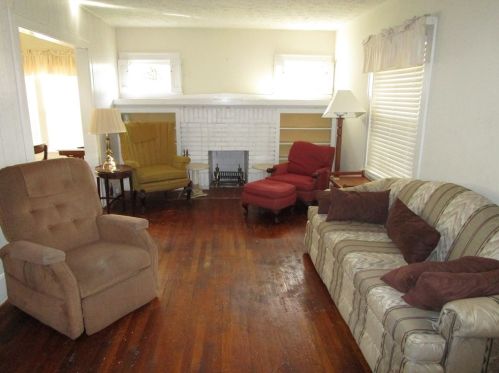 388 Independence Ct, Hermitage, PA 16146-3414